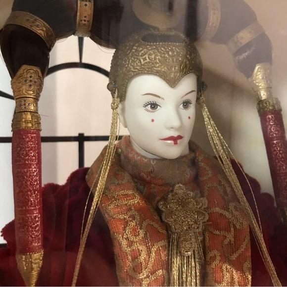 STAR WARS EPISODE I QUEEN AMIDALA RED SENATE GOWN 1999 PORTRAIT EDITION NIB - Picture 10 of 10